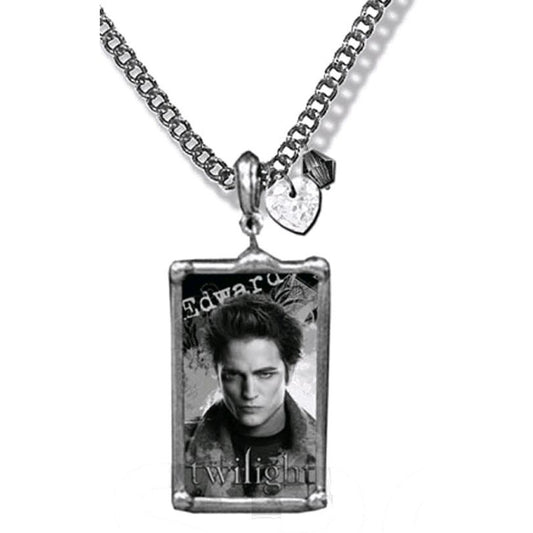 Twilight pendentif Edward avec breloque en détail