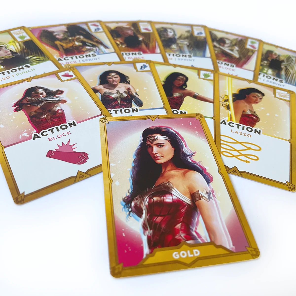 Wonder Woman 1984 jeu de cartes coopératif avec les cartes