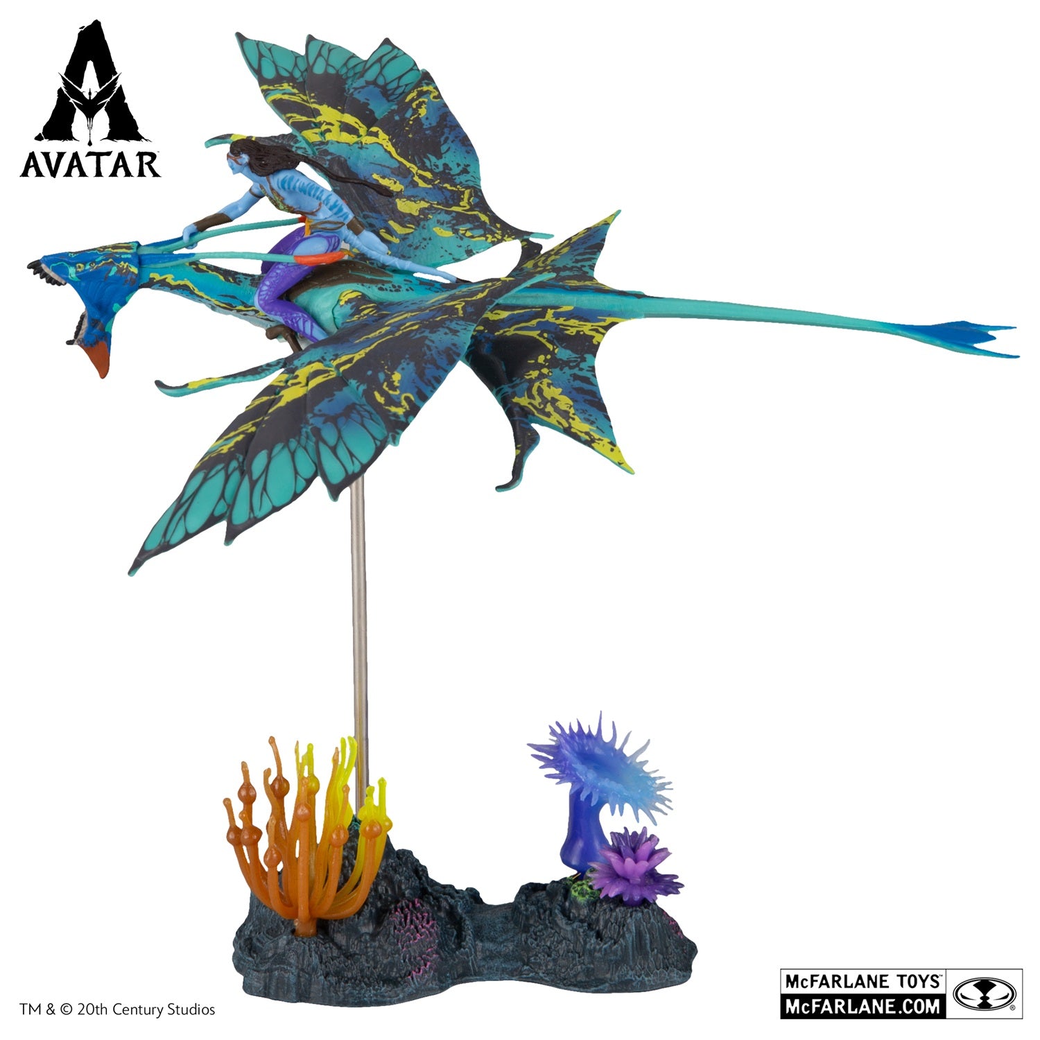 Avatar 2, figurine Neytiri sur son Banshee de profil gauche