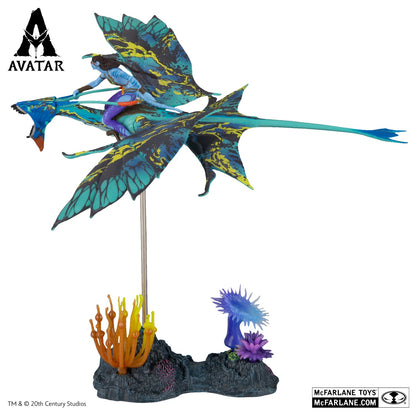Avatar 2, figurine Neytiri sur son Banshee de profil gauche