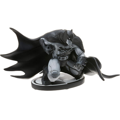 Batman Black and White par Joe Madureira statuette de 3/4