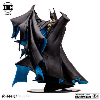 Figurine 12" Batman noir par Todd McFarlane vue de 3/4