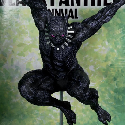 Marvel Collection, figurine de Black Panther avec comic échelle 1:6 en gros plan