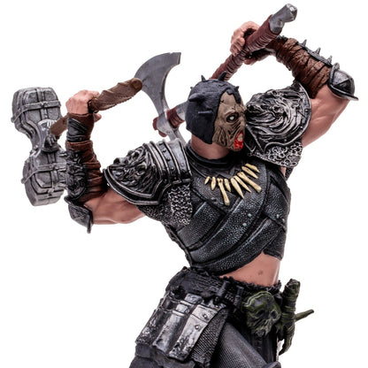 Diablo 4 figurine Common Death Blow Barbarian McFarlane en gros plan