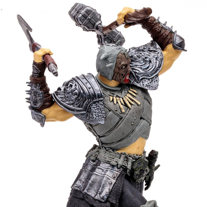 Diablo 4 figurine Epic Whirlwind Barbarian McFarlane en gros plan
