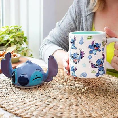 Lilo & Stitch, tasse avec couvercle 3D de Stitch vue en situation