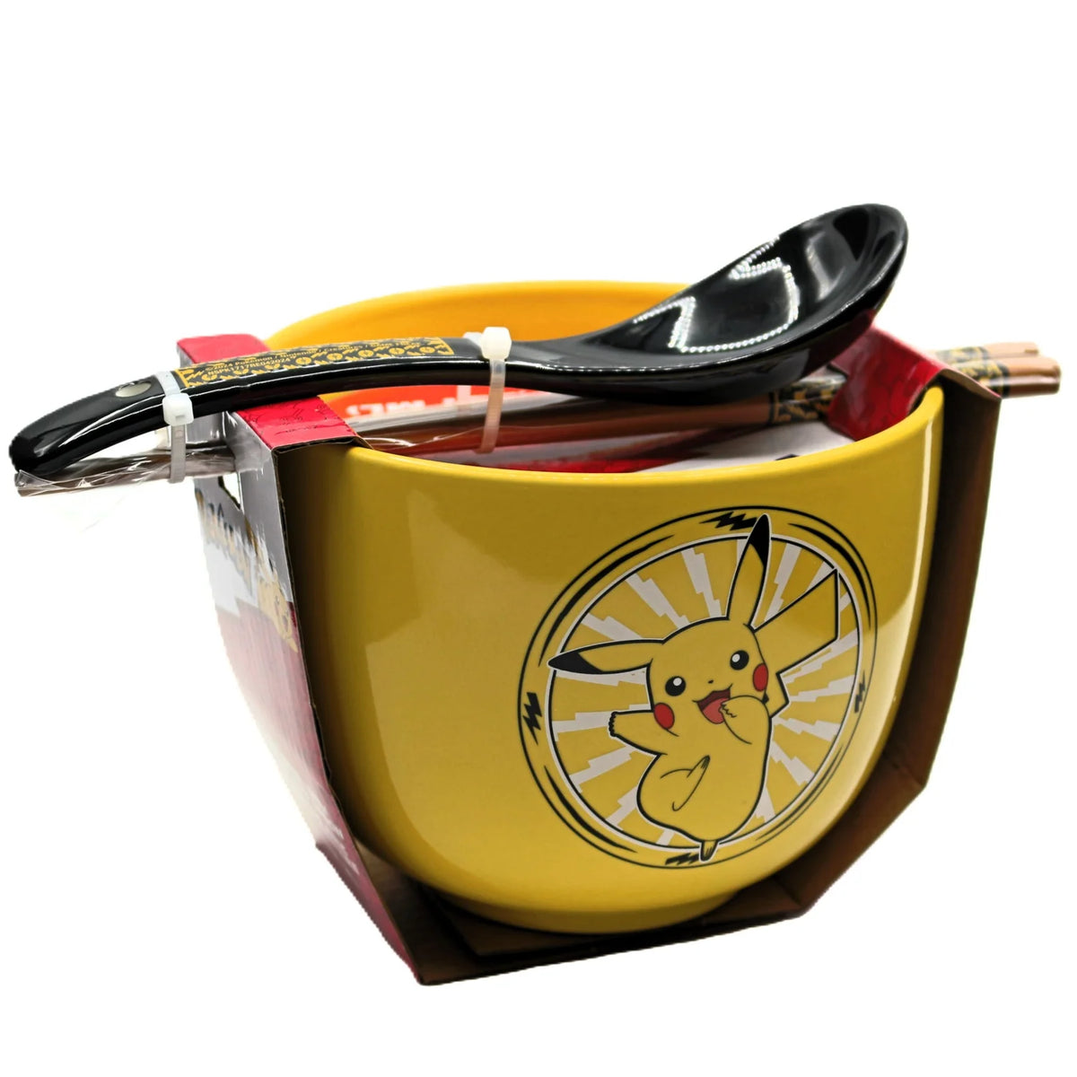 Pokémon, bol à ramen avec baguettes et cuillère Pikachu vu dans son emballage