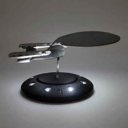 Star Trek U.S.S. Enterprise NCC-1701-D (40th anniversary) Corgi vu de profil avec lumières