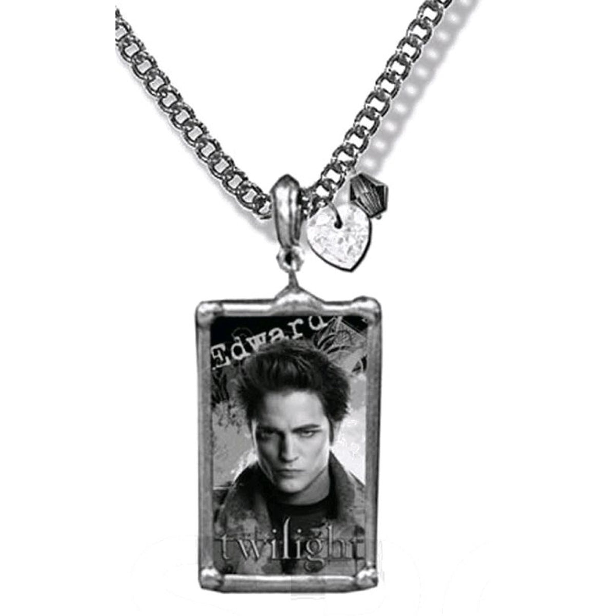 Twilight pendentif Edward avec breloque en détail