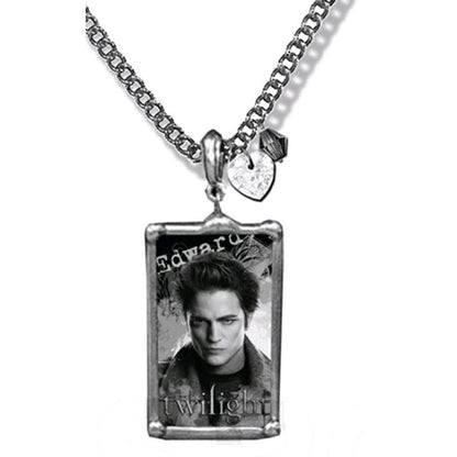 Twilight pendentif Edward avec breloque en détail