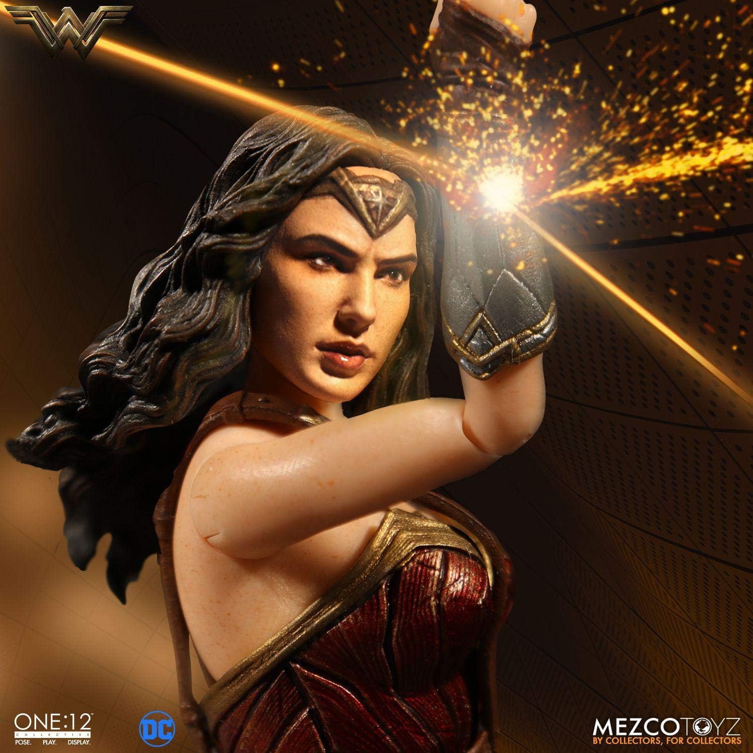 Wonder Woman figurine One:12 par Mezco en gros plan
